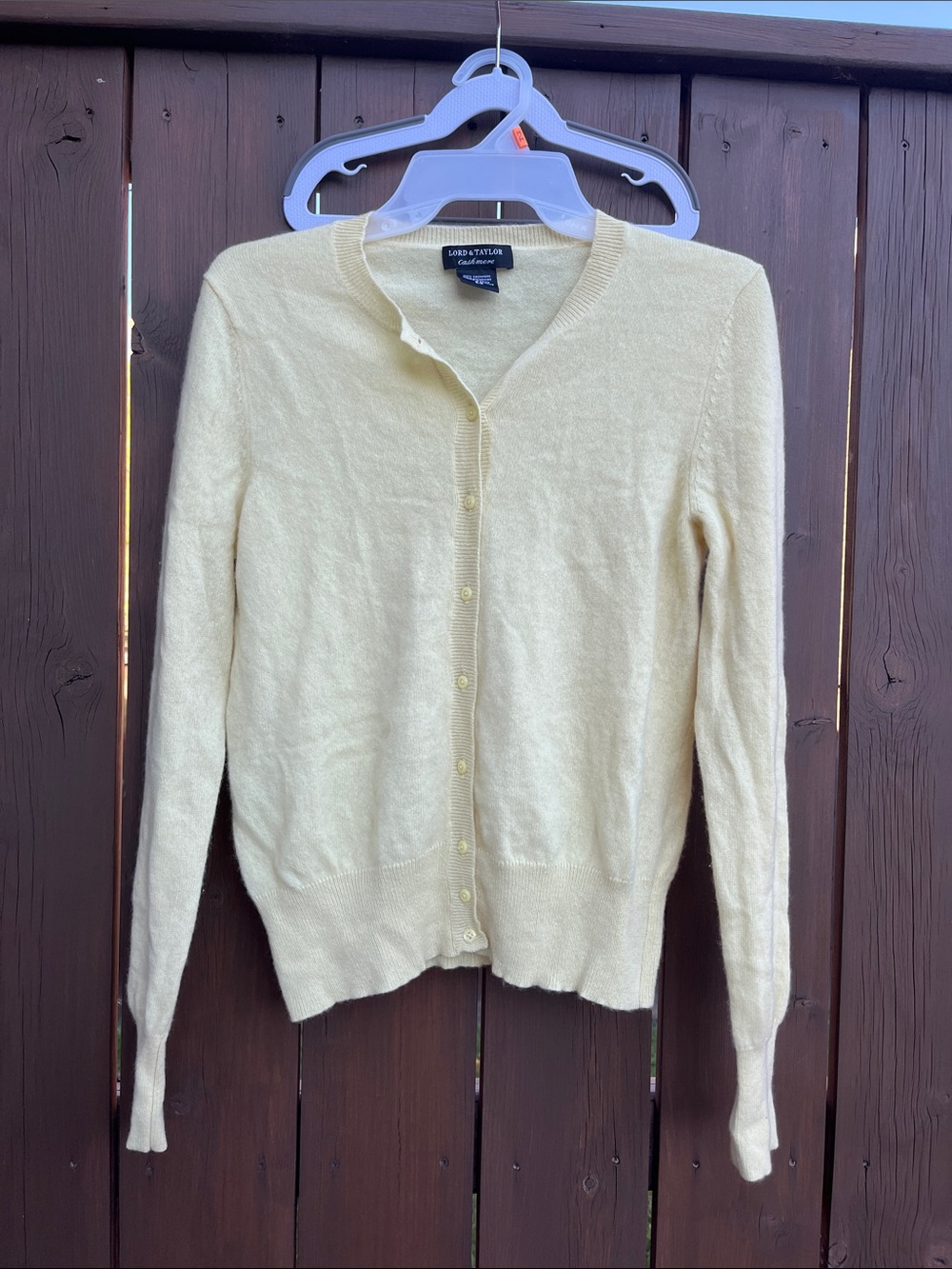 Lord & Taylor Pastel yellow Crewneck Button Cardigan. Small. 100% cashmere